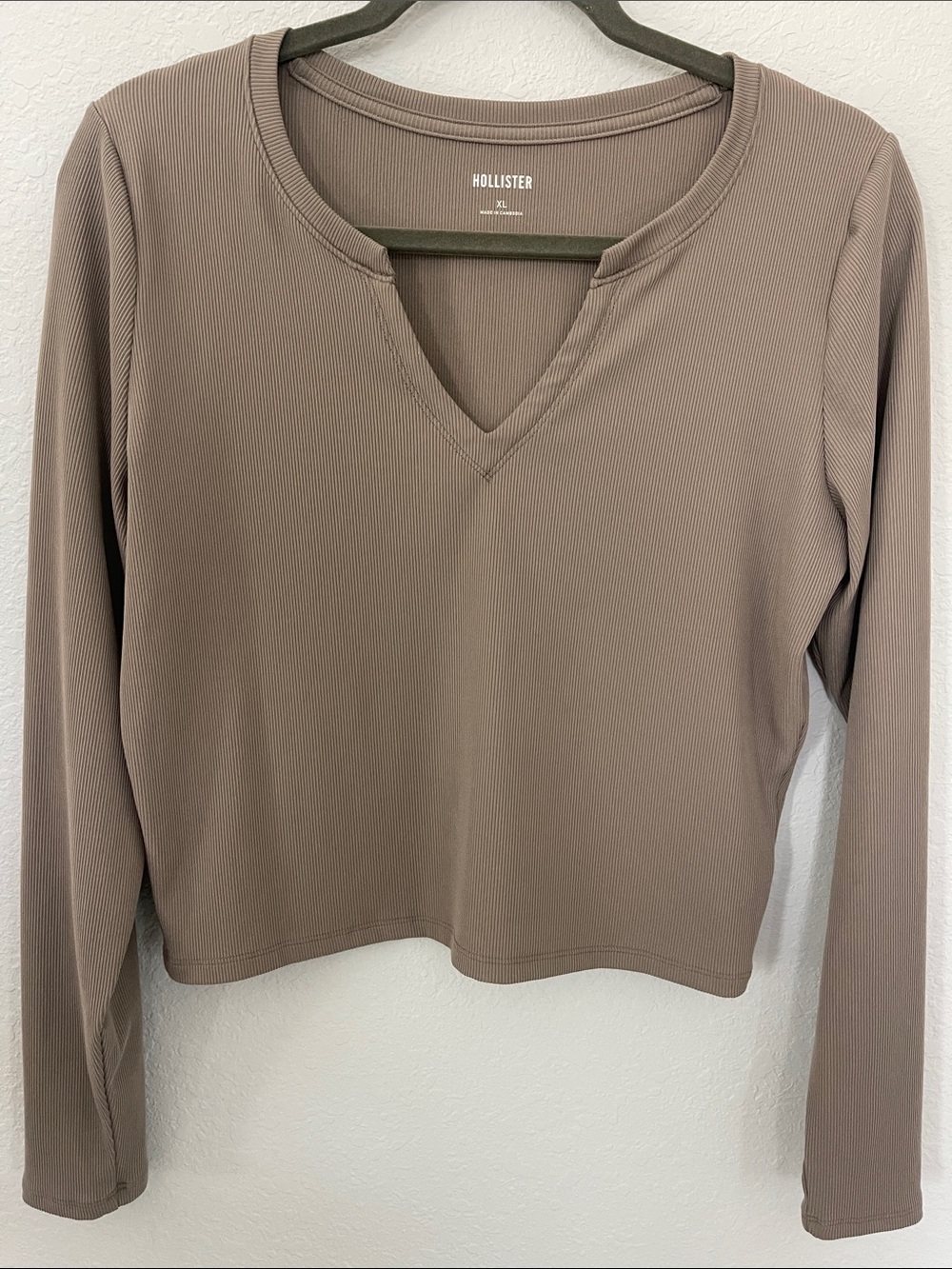 Hollister Ribbed Notch Neck Long Sleeve Crop Top Taupe XL Y2K